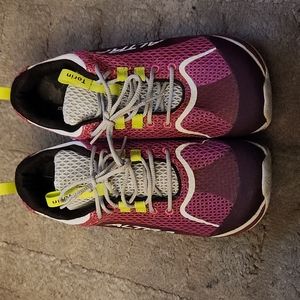 Women's Sz 10 Altra Torin Sneakers in Maroon and Lime Green